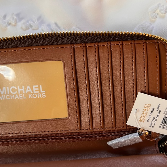 NWT Michael Kors wallet - Picture 3 of 4